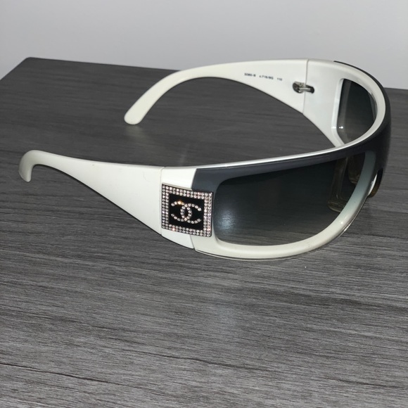 Chanel sunglasses - Picture 4 of 8